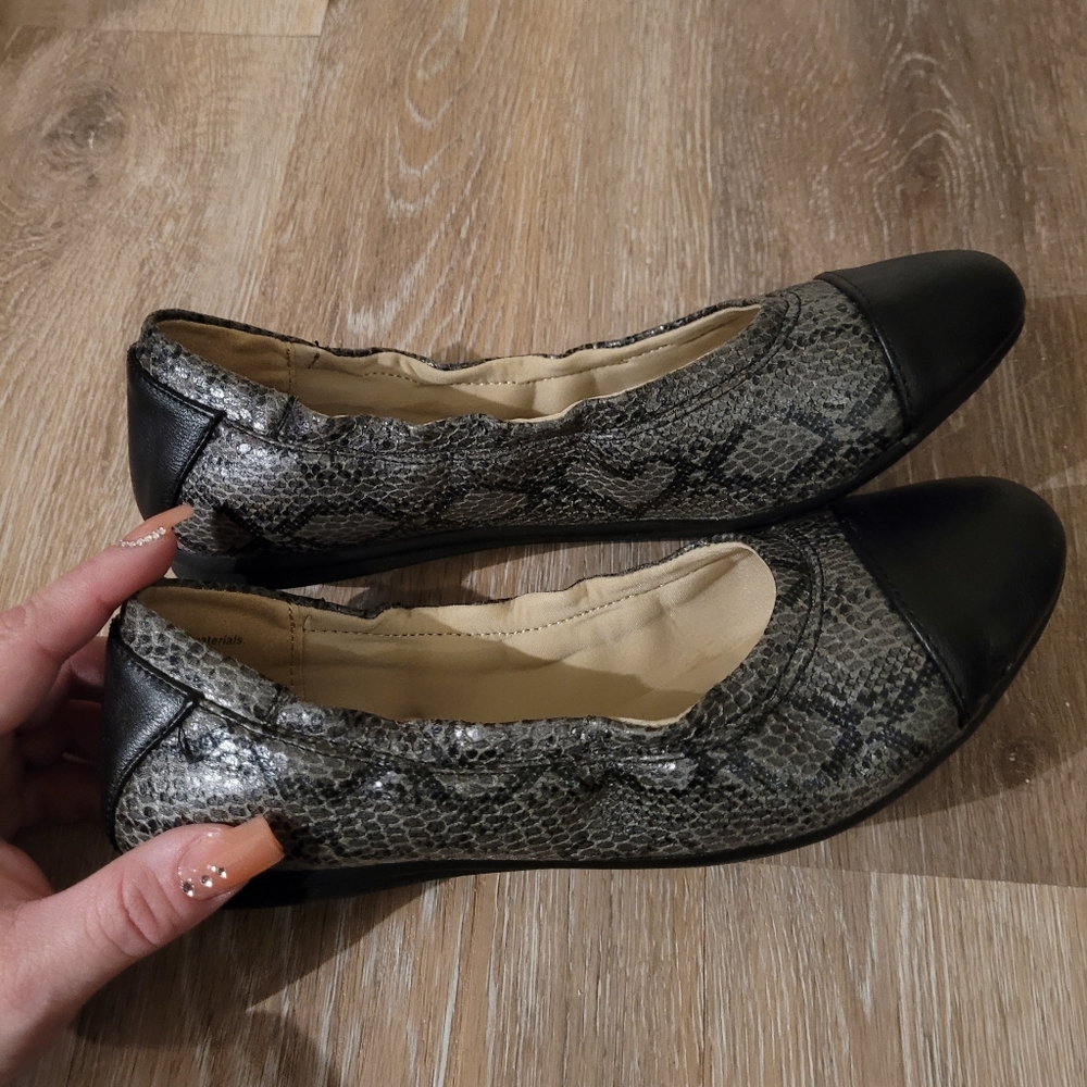 NWOT Cushion Aire Flats